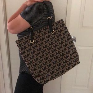 Authentic Michael Kors Shoulder/Tote Bag